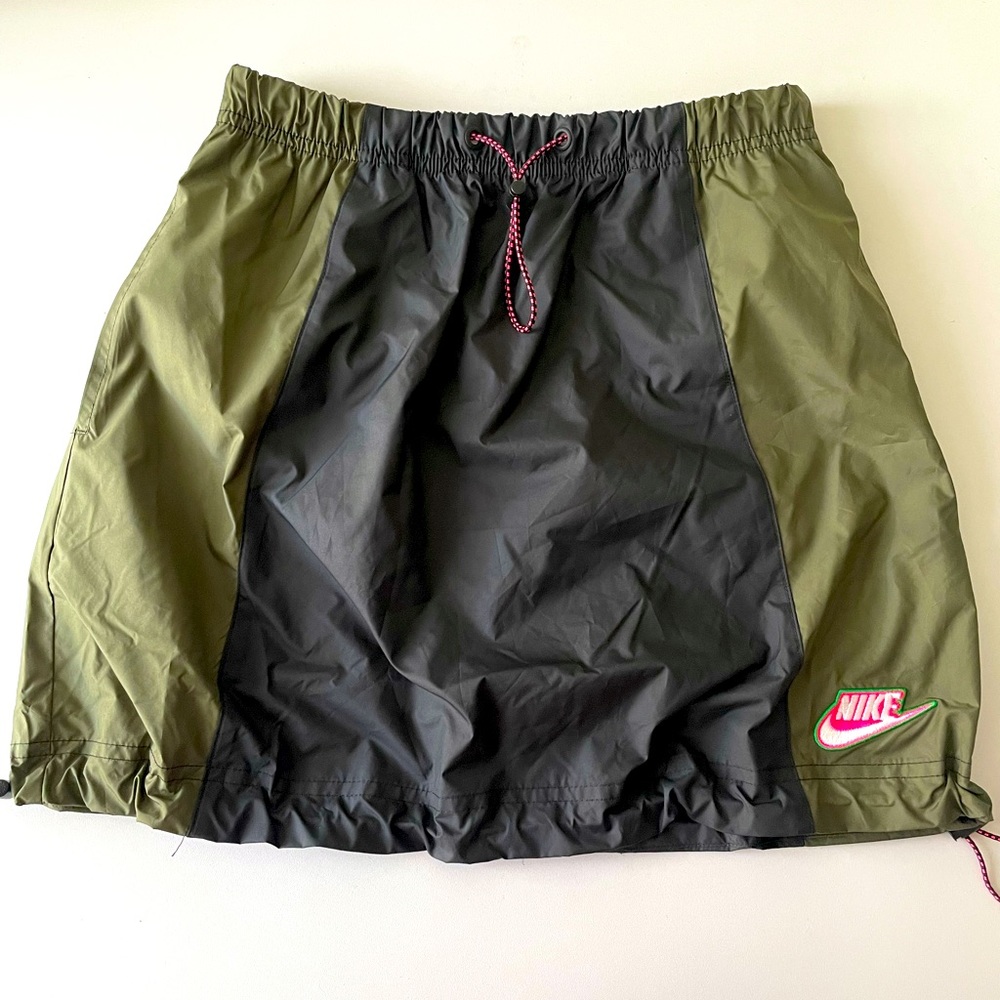 Nike Icon Clash Mini Skirt Black and Green XS